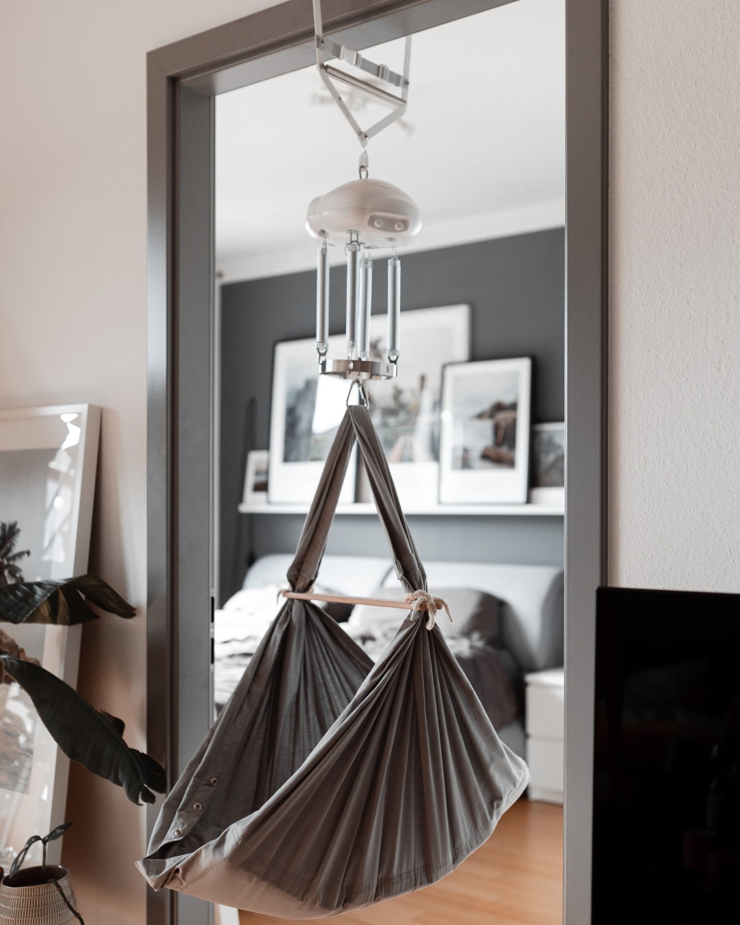 Türrahmen Aufhängung